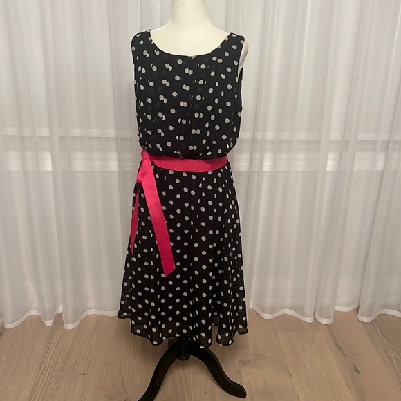 One time worn for one event. - Picture 1 of 3